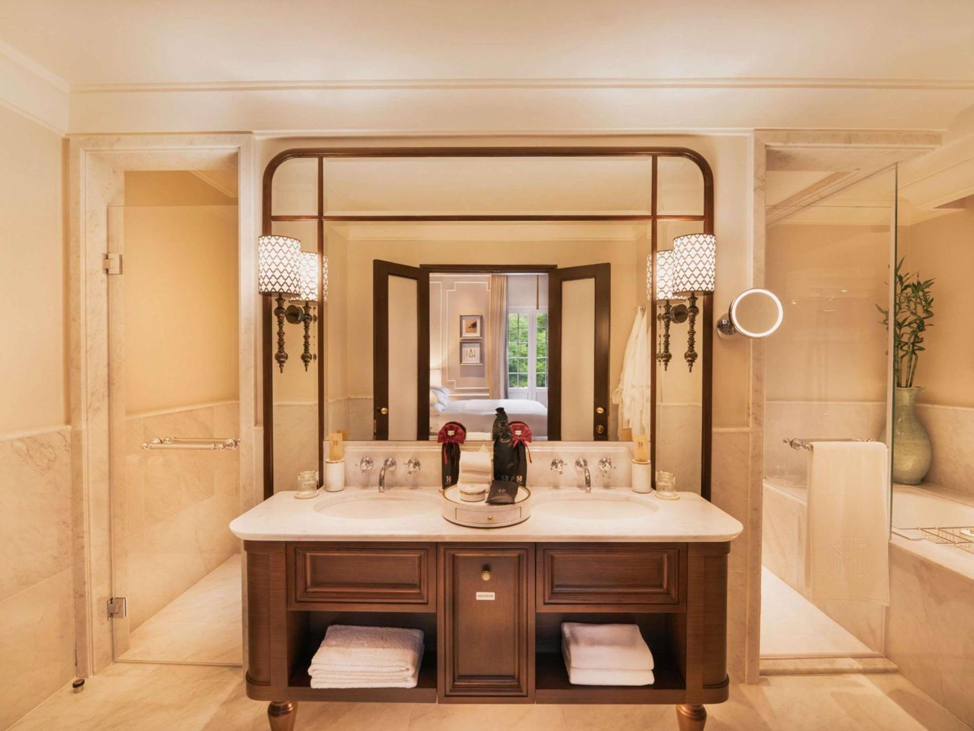 Graham Greene Suite im Heritage-Flügel mit Kingsize-Betten – Metropole-Privilegien und -Vorteile
