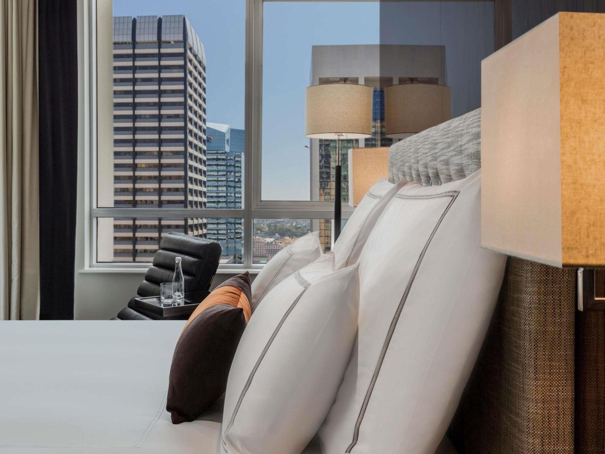 Signature Zimmer Skyline mit Kingsize-Bett und Zugang zur Club-Etage - obere Etage