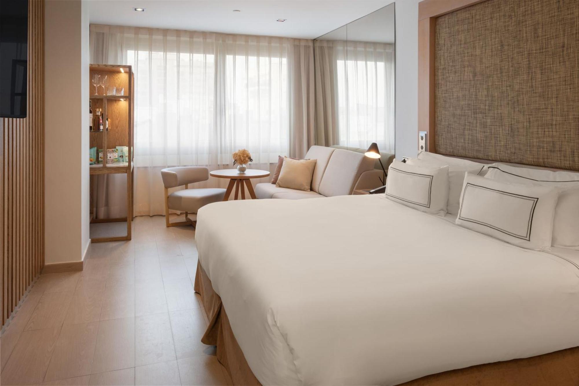 Level Junior Suite