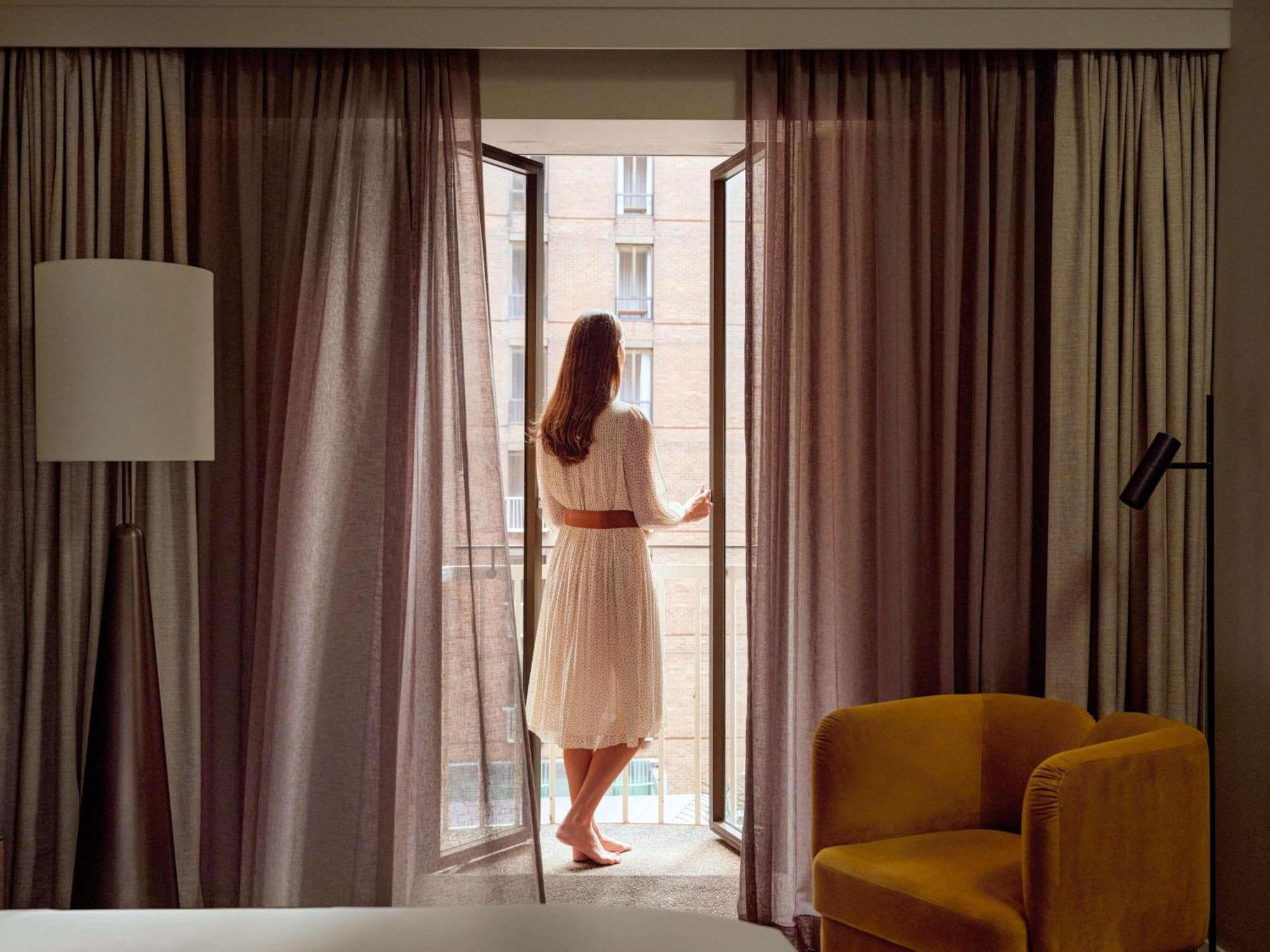 Luxus Zimmer mit Kingsize-Bett und Balkon