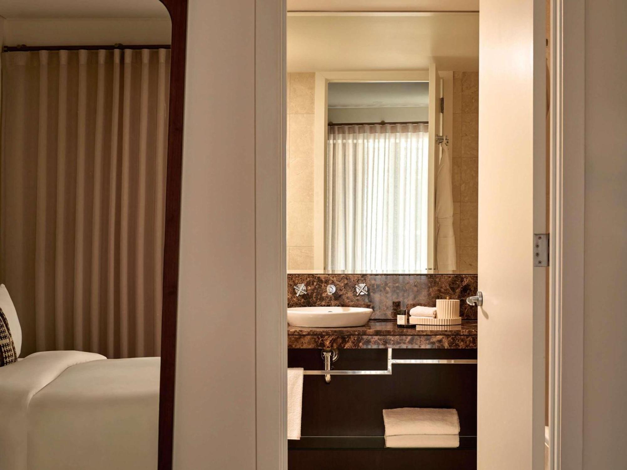 Junior Suite mit Kingsize-Bett – Zugang zum Club Millésime