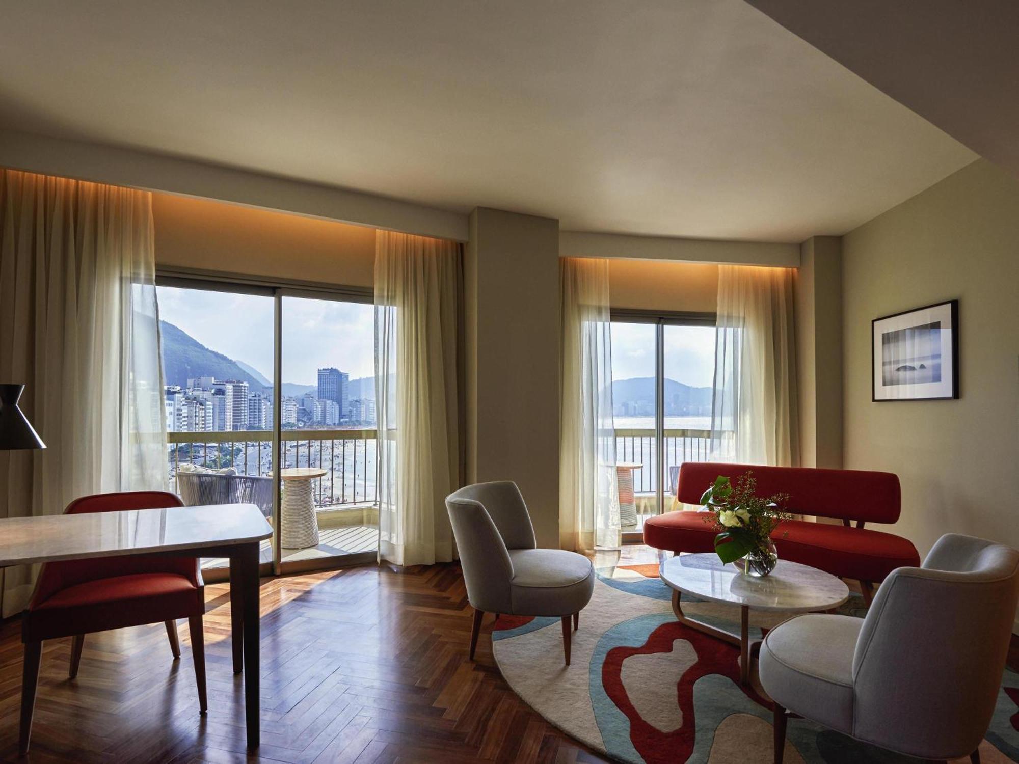 Gold Suite mit 1 Schlafzimmer mit Kingsize-Bett und Meerblick