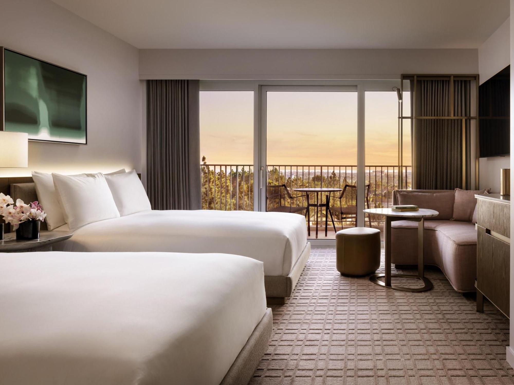 Fairmont Gold Zimmer mit 2 Doppelbetten und Zugang zur Lounge – barrierefrei, für Hörgeschädigte geeignet