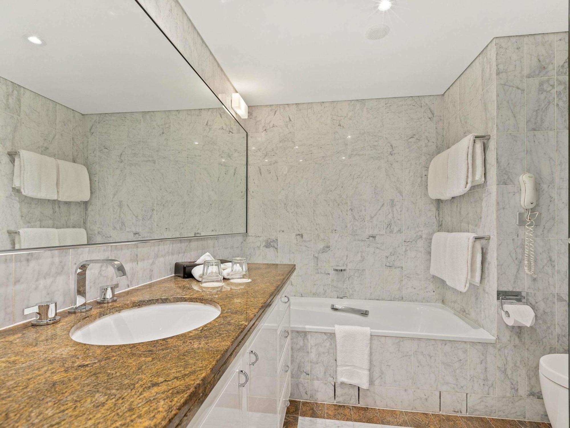 Premium Apartment mit Kingsize-Bett und Stadtblick