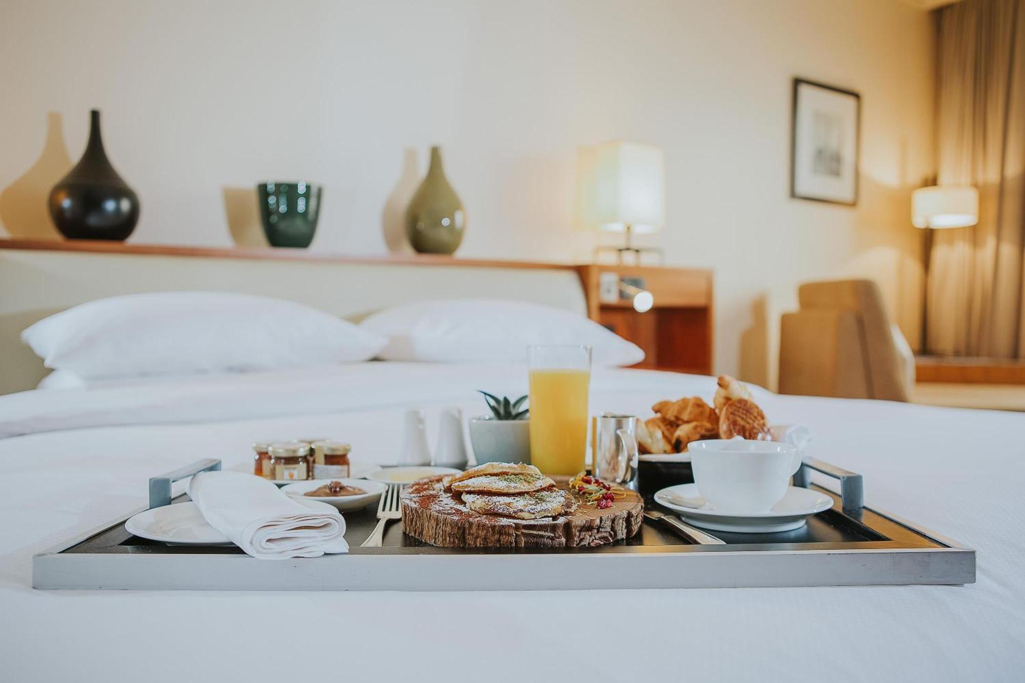 Zimmer mit Kingsize-Bett und Aussicht auf den Bosporus