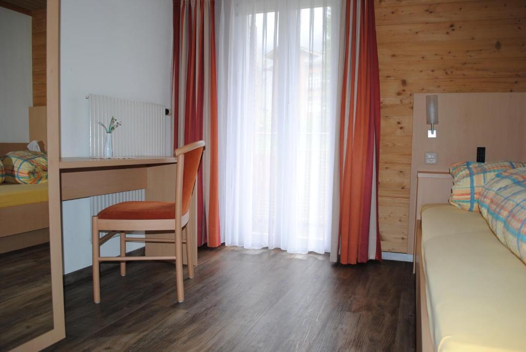 Doppelzimmer mit Blick auf den Kanal