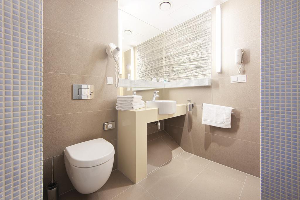 Double Room,326062255:JPEG