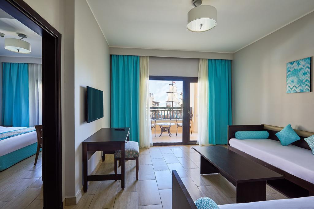 Junior Family Suite (2 Adults),934056133:JPEG