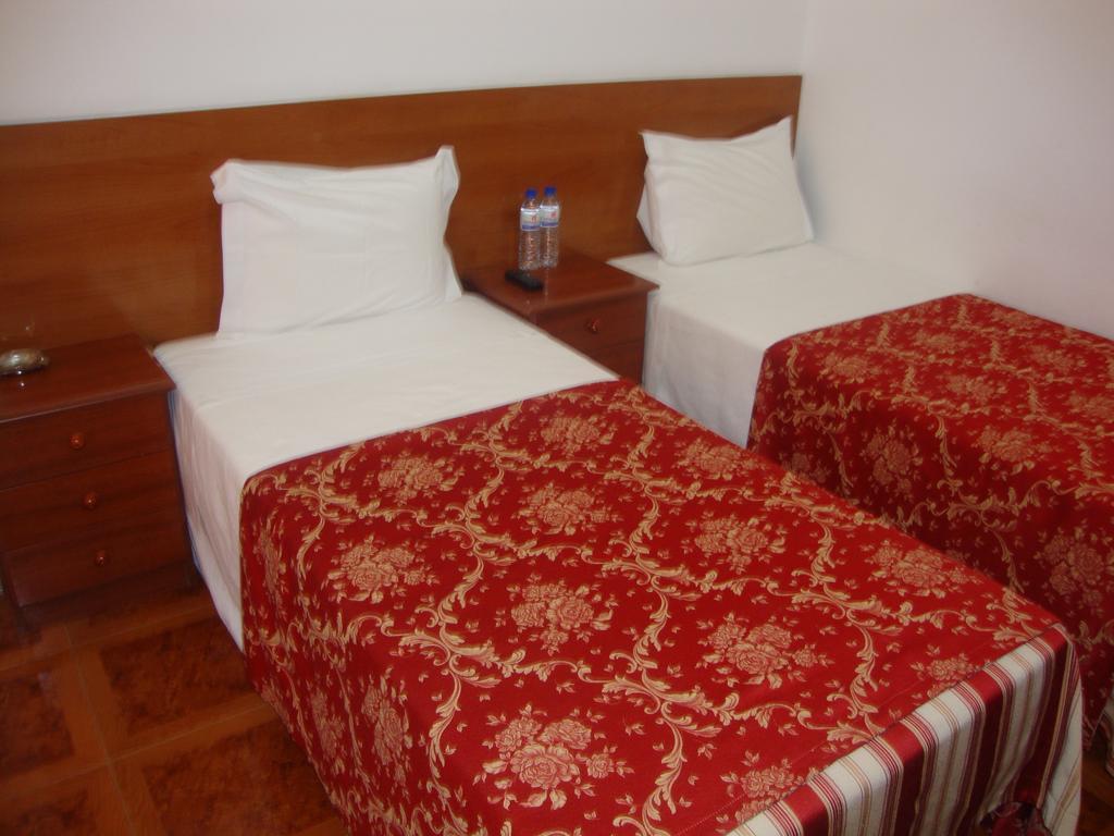 Doppel- oder Zweibettzimmer