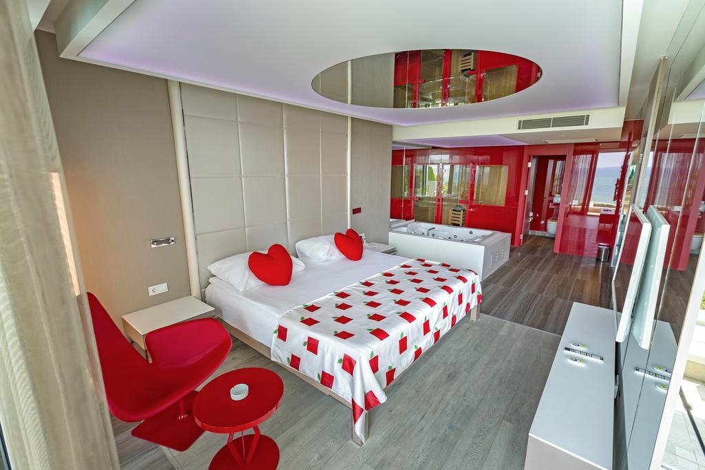 Adam Villa,445104393:JPEG