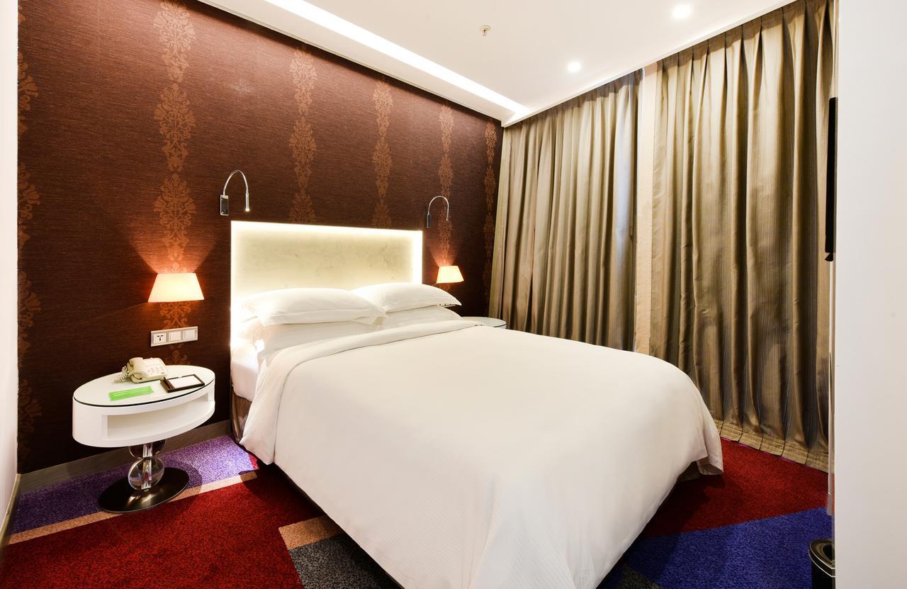 Compact Studio with City View,507760419:JPEG