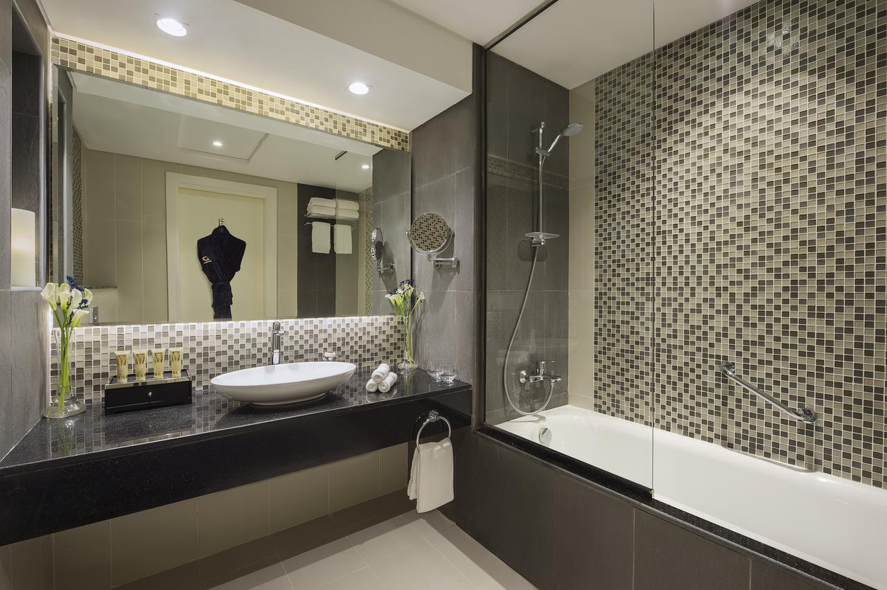 One Bedroom Suite Private Balcony Partial Burj Khalifa View,1622145804:JPEG
