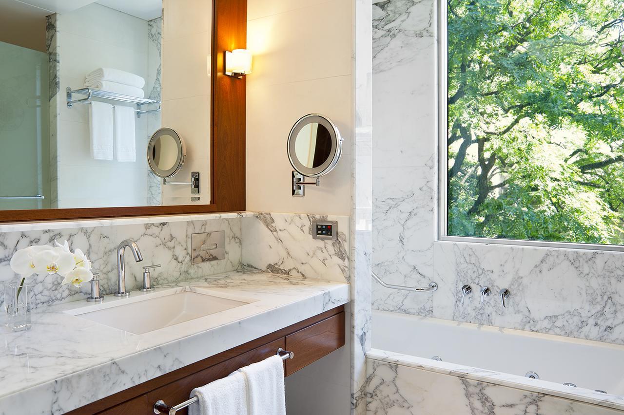 Studio (2 Adults),644462478:JPEG