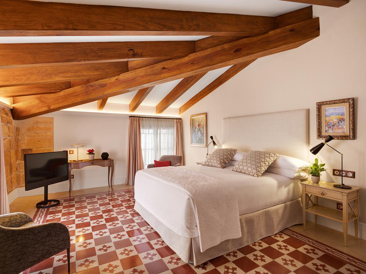 Superior Junior Suite with Spa Access,642355320:JPEG