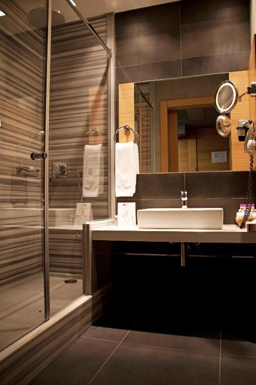 Executive Junior Suite  with Access to Executive Lounge,280337153:JPEG