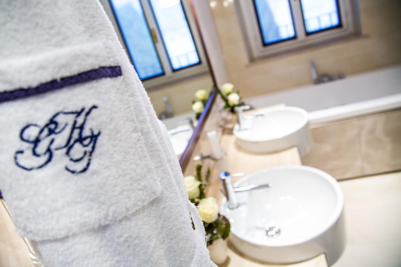 Junior Suite with Balcony and Lake View,665804802:JPEG