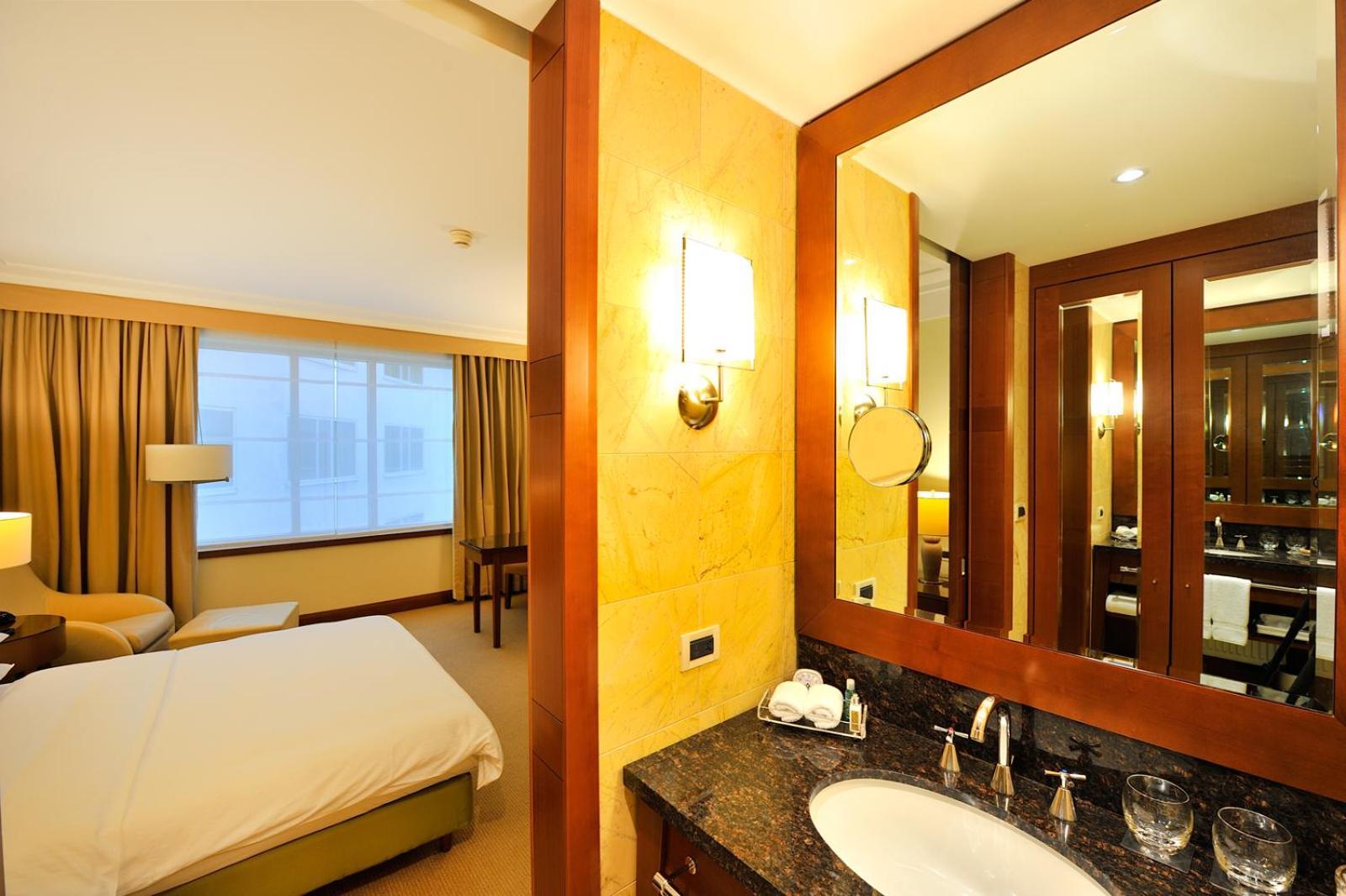 Deluxe King Room,694026390:JPEG