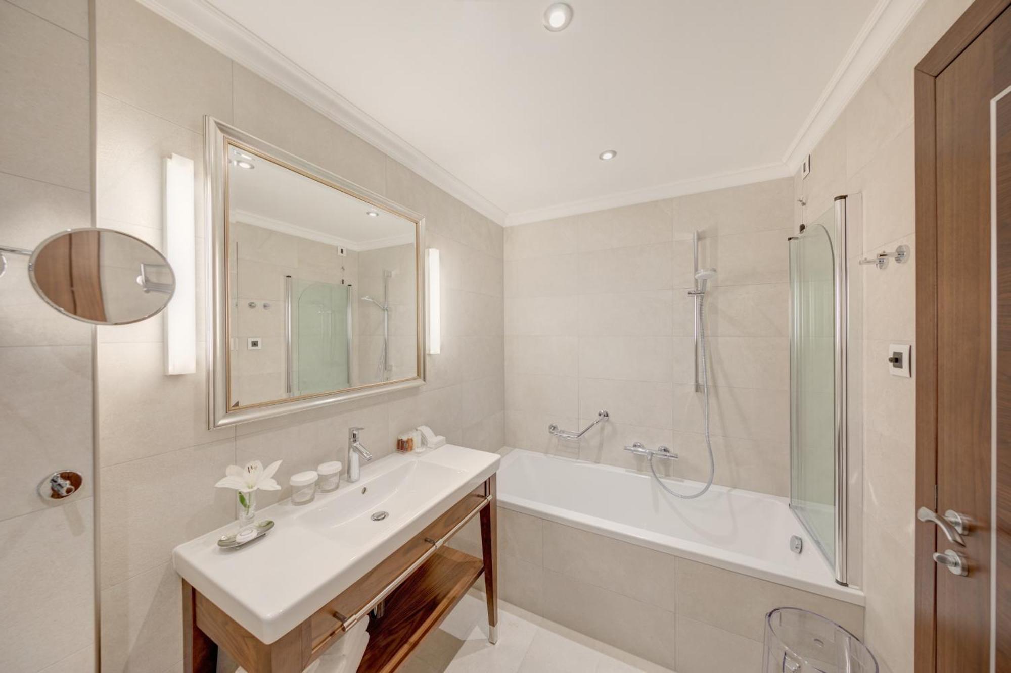 Double or Twin Room with Balcony and Sea View,738850567:JPEG