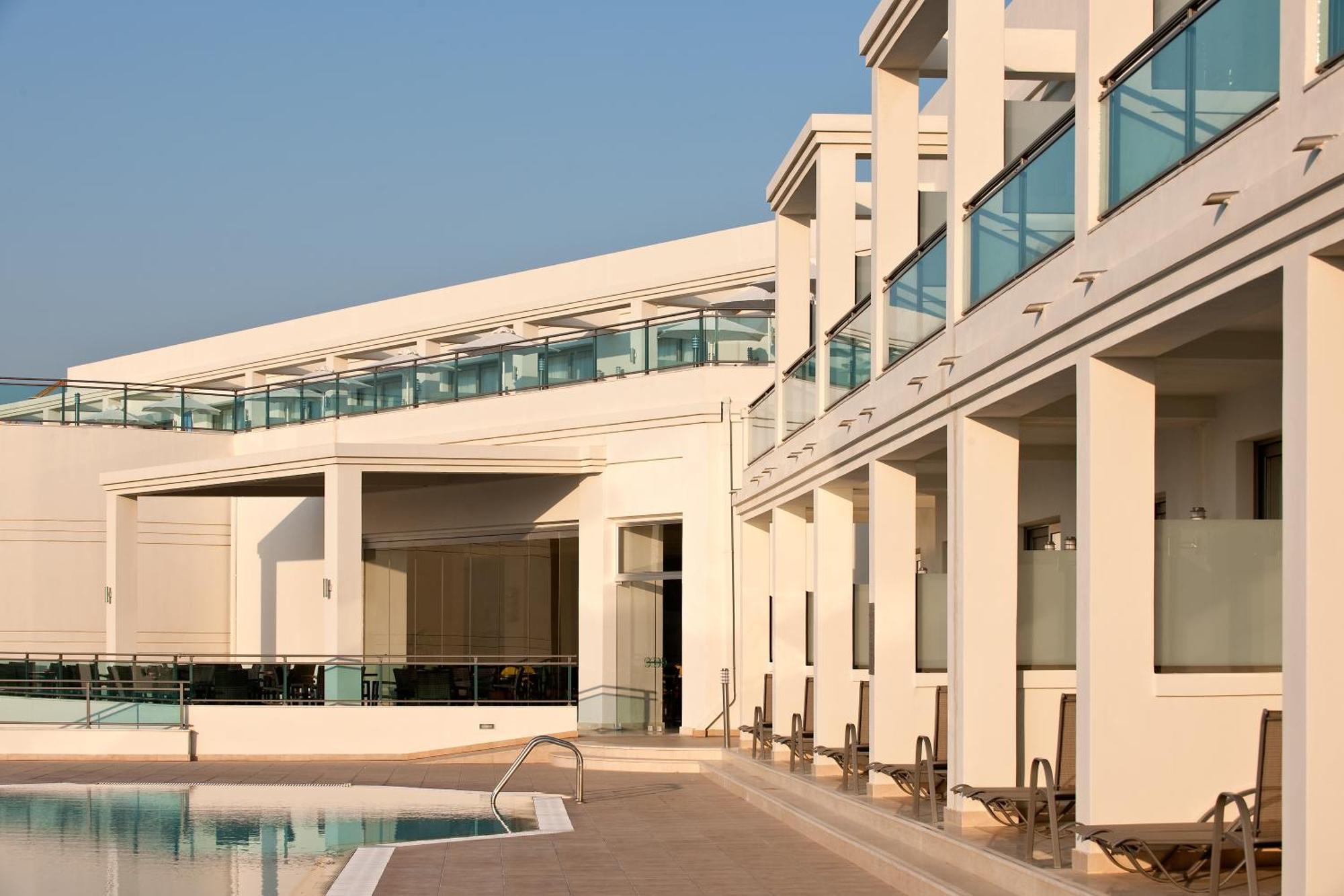 Junior Suite mit Meerblick und Gemeinschaftspool