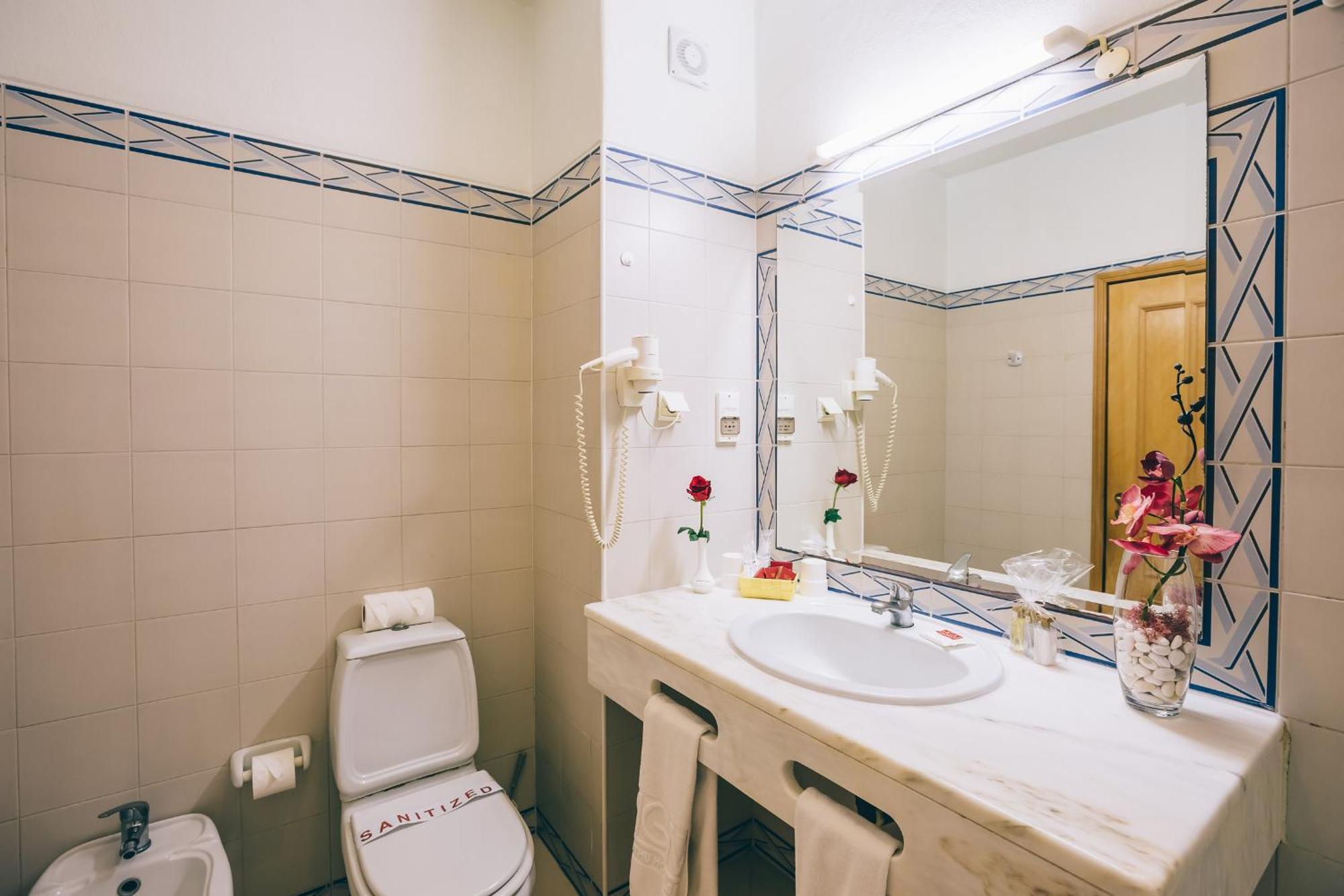 1-Bedroom Standard (6 Adults),1011789286:JPEG