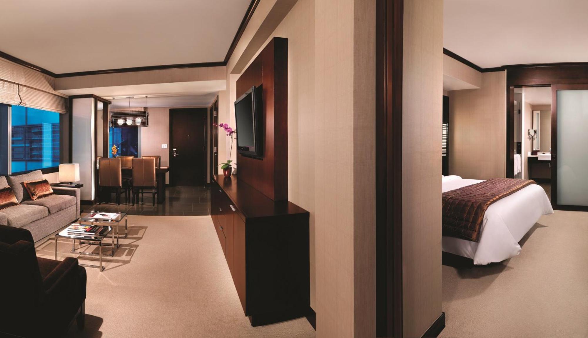Executive Ecksuite