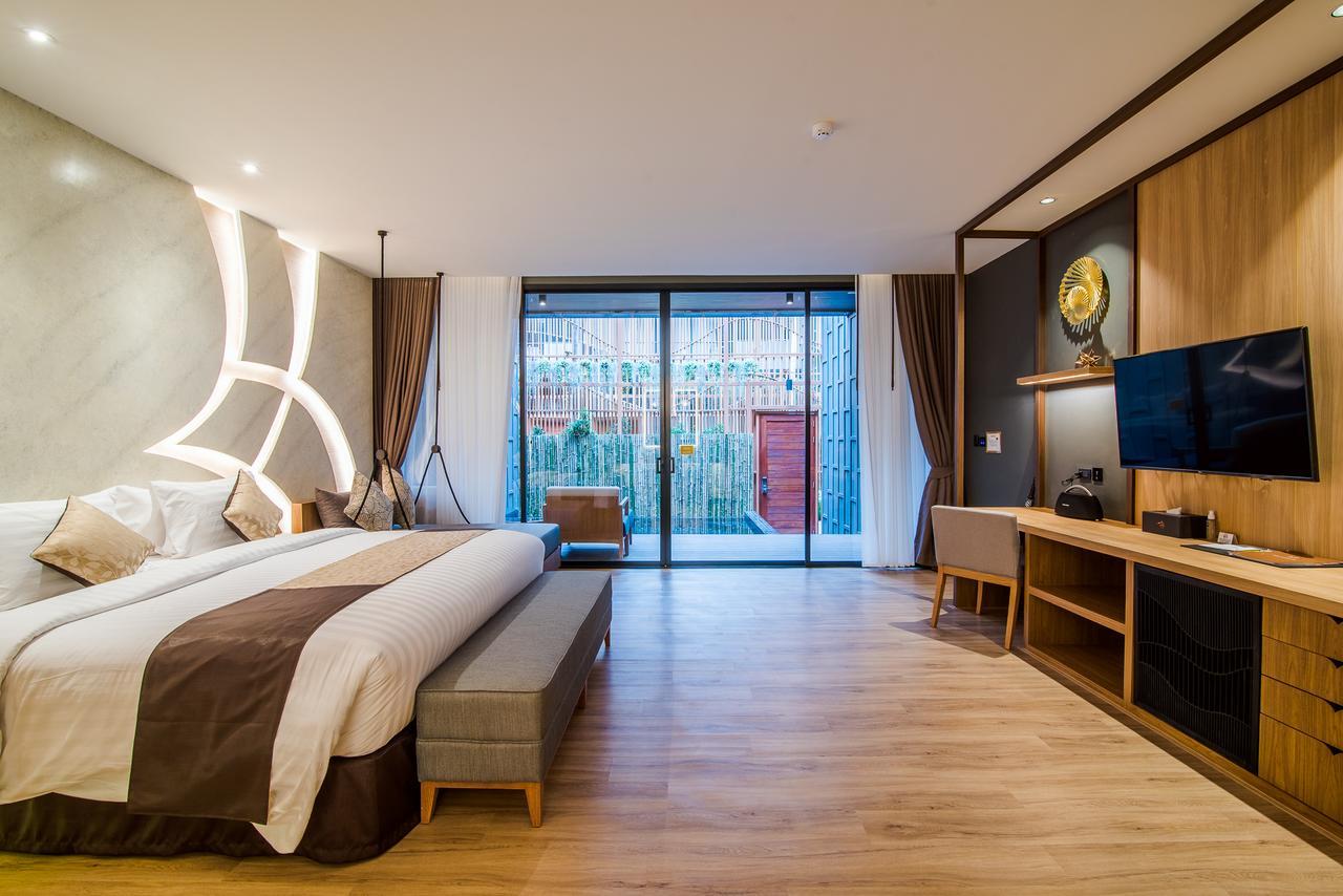 Suite with Private Pool,719269441:JPEG