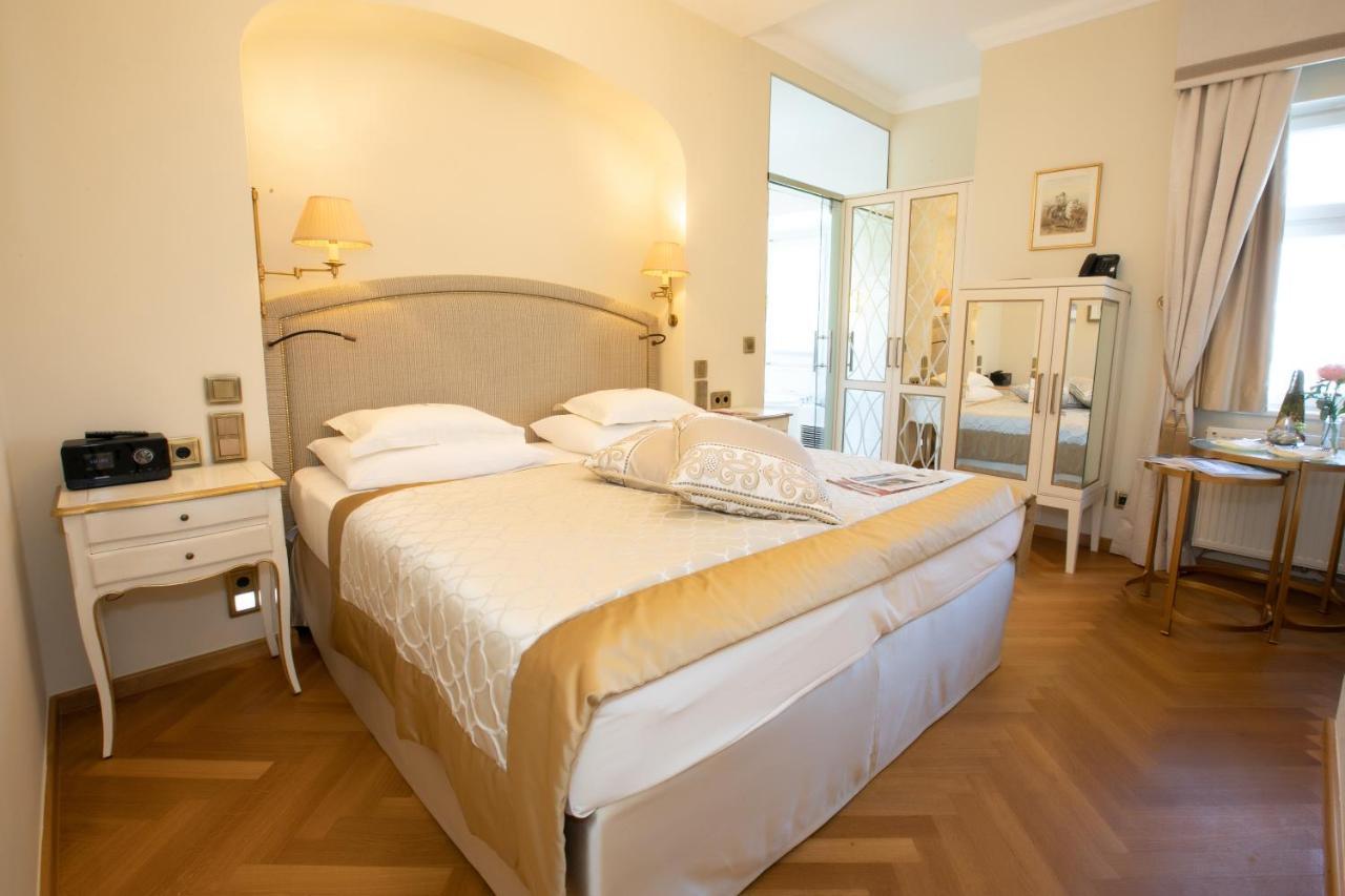 Deluxe Double Room,728042929:JPEG