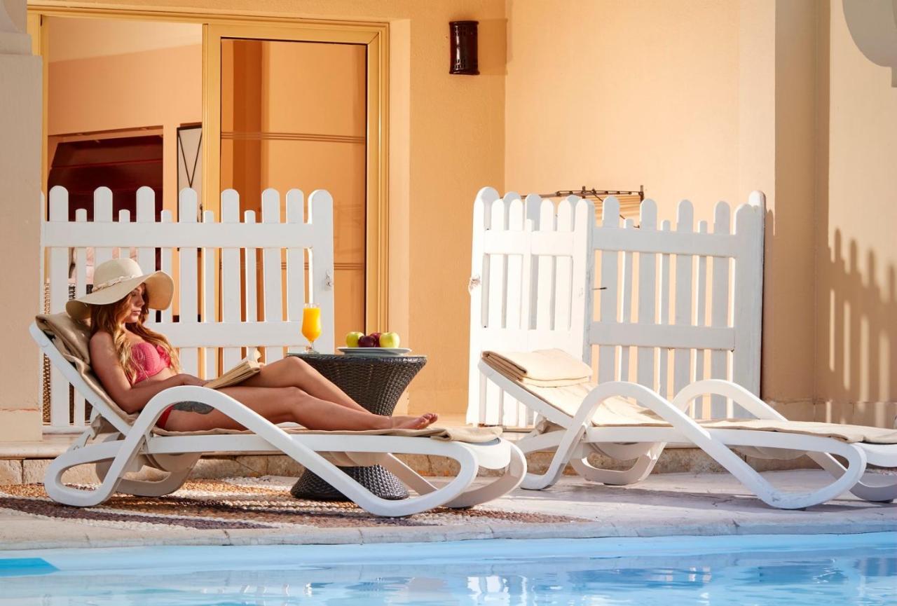 Zimmer mit direktem Poolzugang