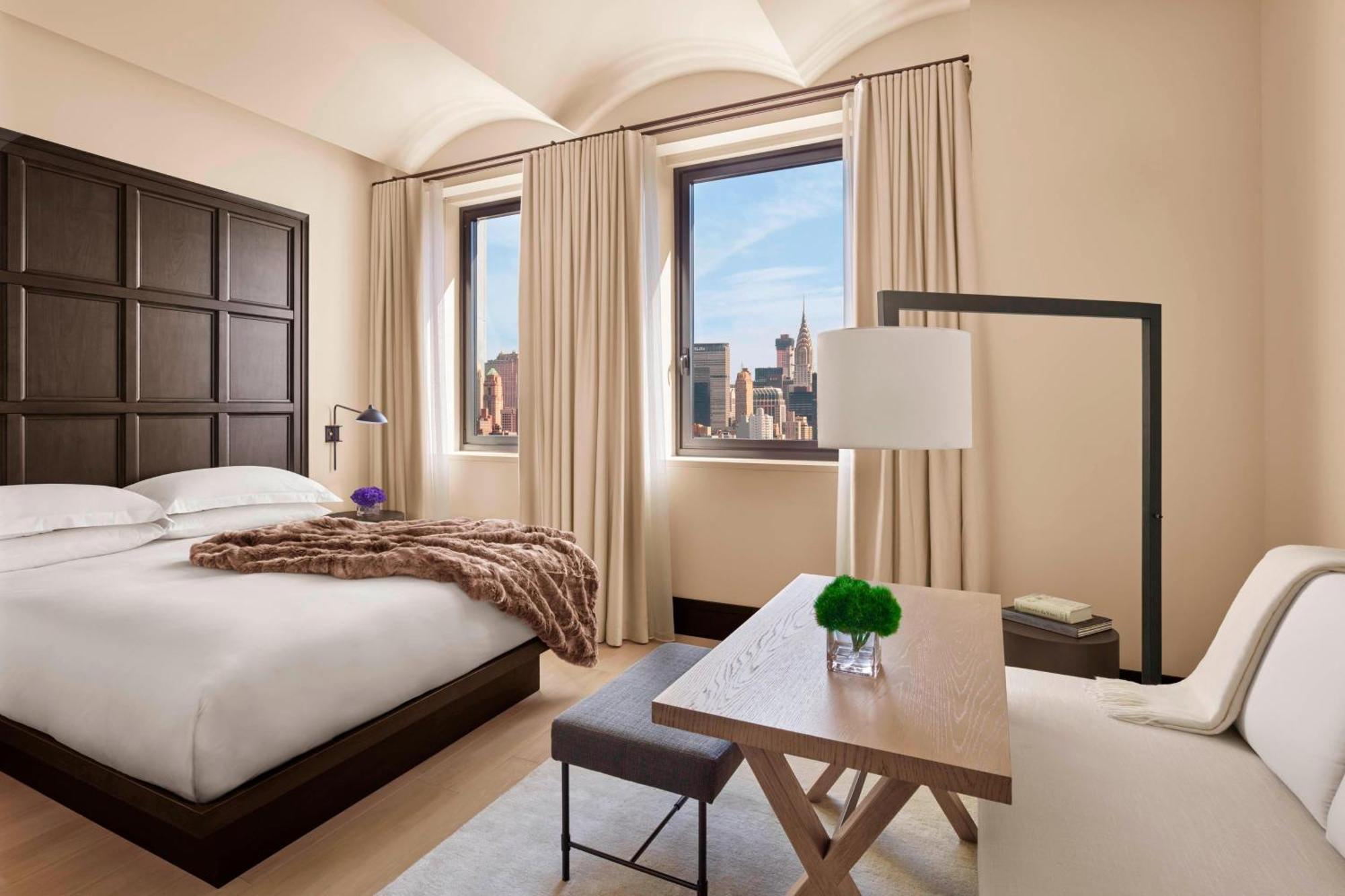 Superior Zimmer mit Kingsize-Bett und Stadtblick