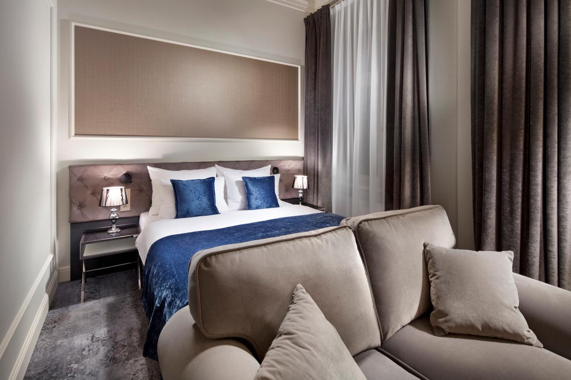 Deluxe Queen Room - Non-Smoking