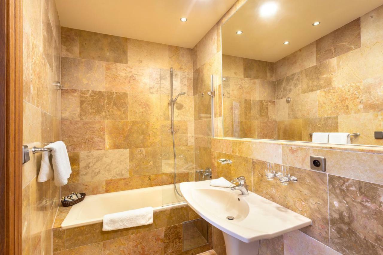 Double Room,1412912150:JPEG