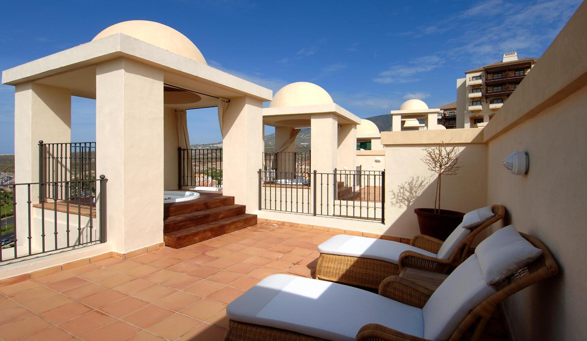 Deluxe Villa mit Sonnenterrasse mit Meerblick