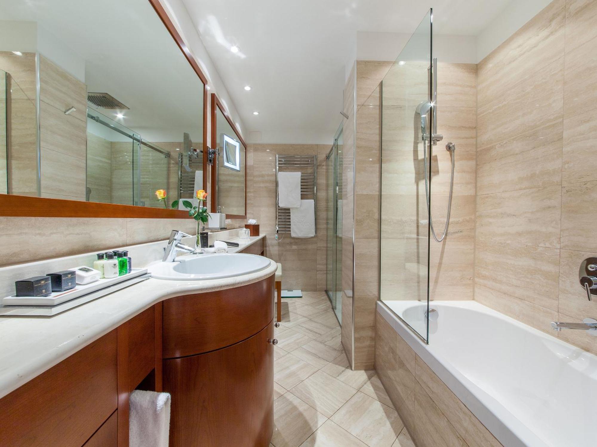 Signature Lake Suite with Balcony and Private Spa Access