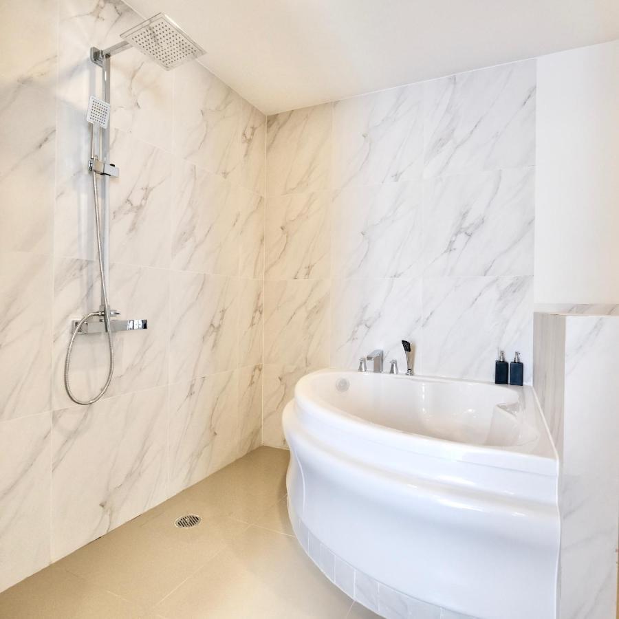 Suite mit Poolblick