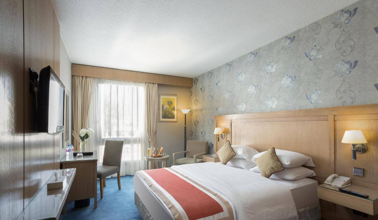 Family Room with Garden View,1212367423:JPEG