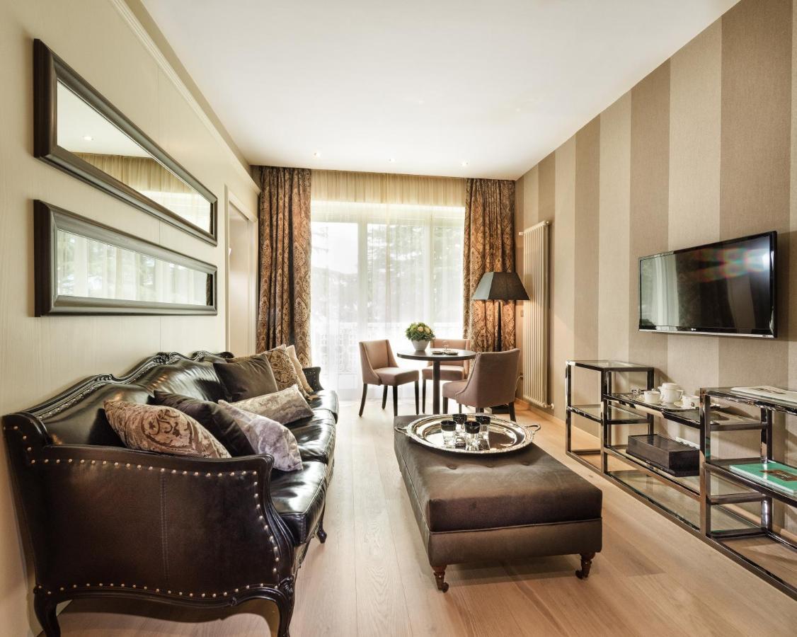 Executive Suite,985485136:JPEG