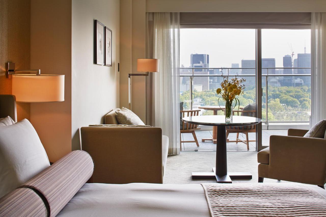Grand Deluxe Zimmer mit Kingsize-Bett, Zustellbett und Balkon