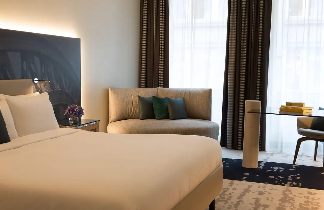 Renaissance Hamburg Hotel-1