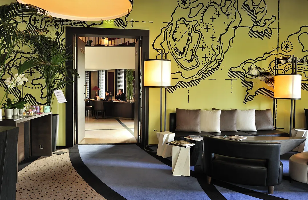 Hotel Square-1