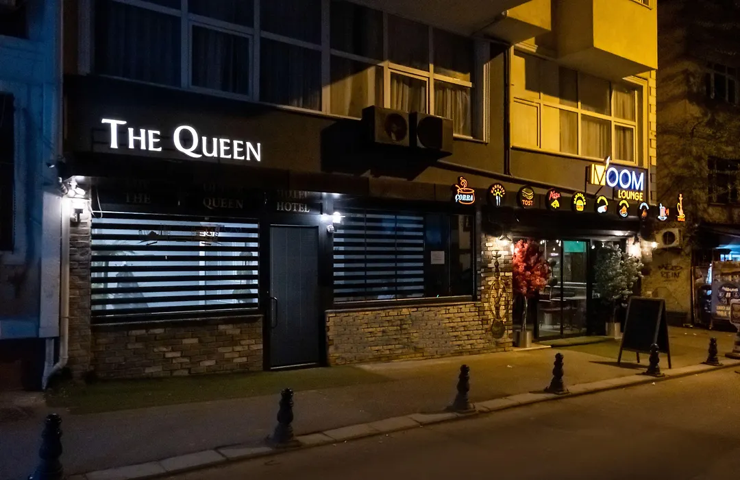 The Queen Hotel-1