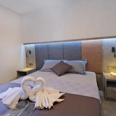 The Queen Hotel-2