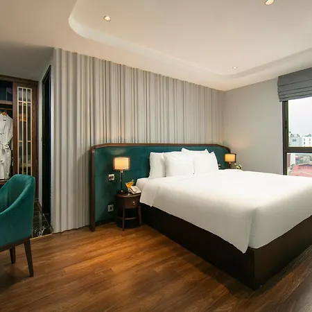 May De Ville Lakeside Hotel-2