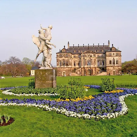 Relais & Chateaux Buelow Palais-2