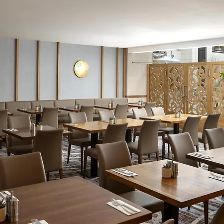 Hilton Prague Atrium-2