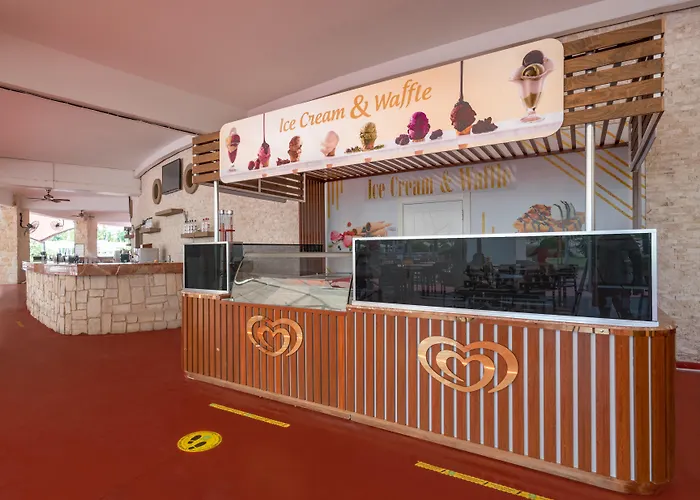 Hotel Titanic Deluxe Lara Antalya