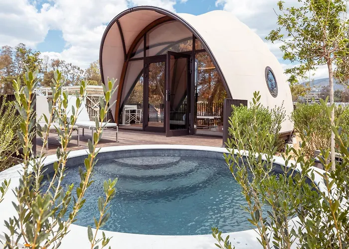 91 Athens Riviera, The Resort