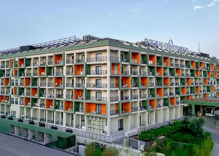 Hotel Dream Fun World Side