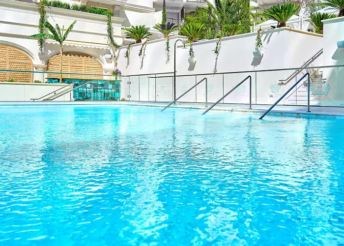 Carlton Cannes, A Regent Hotel