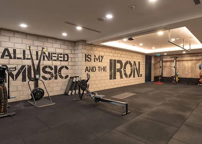 Wyndham Grand Istanbul Kalamis Marina Hotel