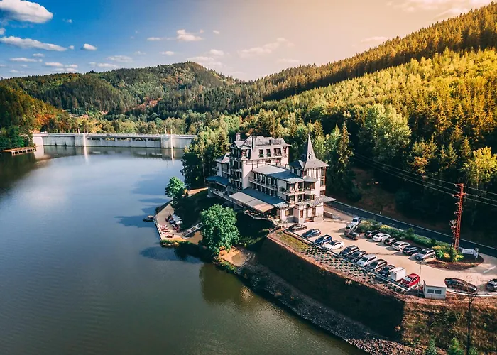 Retro Riverside Wellness Resort Karlsbad